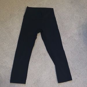 Lulu lemon Wunder Under Leggings Size 6 Cropped